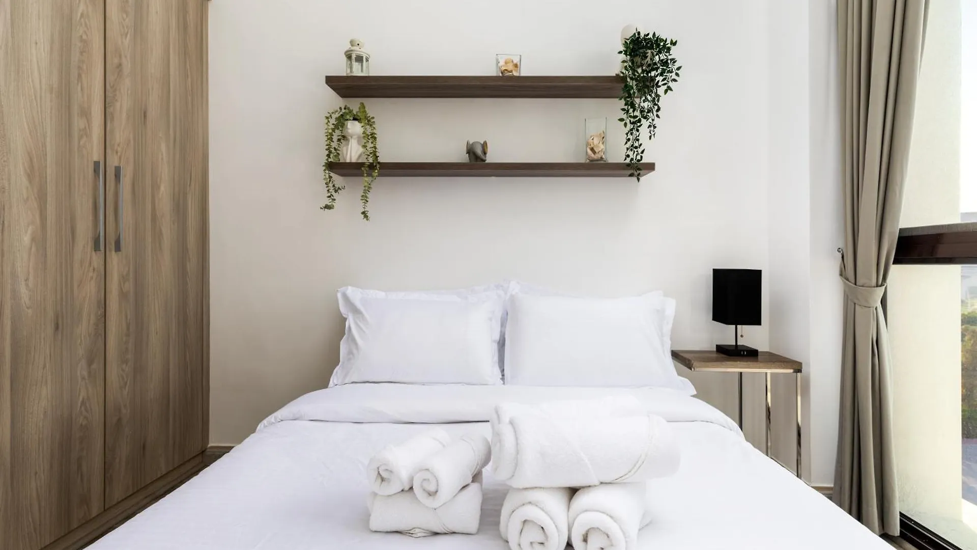 Waves - Elegant 1Br Near Metro & Dubai Creek Harbour Appartement Verenigde Arabische Emiraten