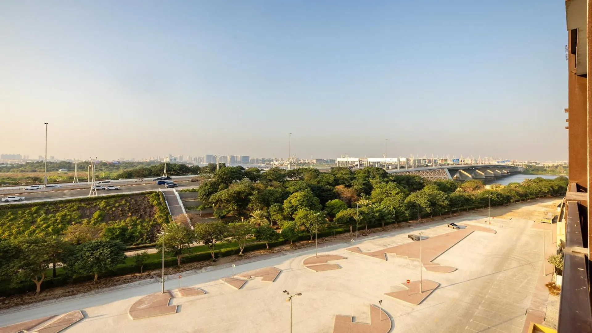Waves - Elegant 1Br Near Metro & Dubai Creek Harbour Appartement